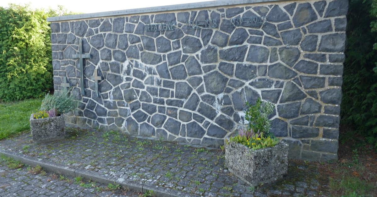 Dreister Grabschmuck-Diebstahl: Friedhöfe im Main-Kinzig-Kreis betroffen