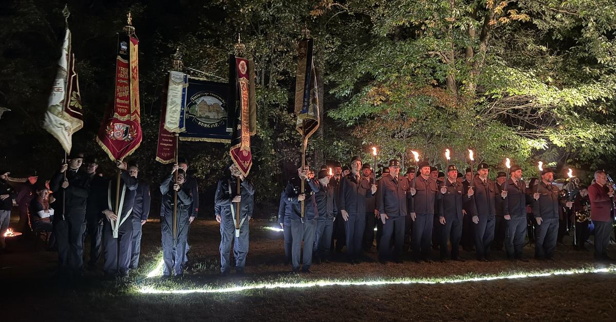 Großer Zapfenstreich: Feuerwehr Burgjoß beendet ihr Jubiläumsjahr ...